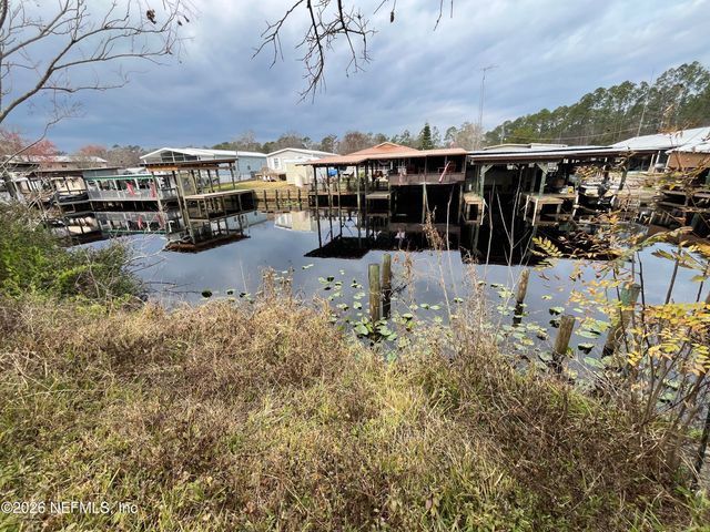 111 WALT Lane, Satsuma, FL 32189