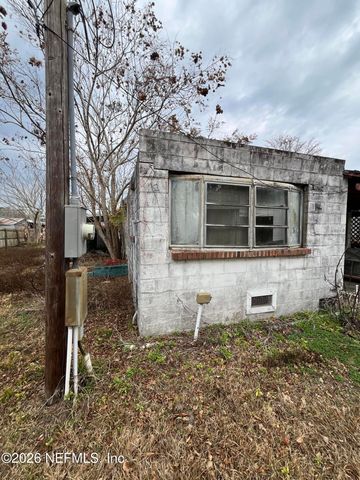 111 WALT Lane, Satsuma, FL 32189