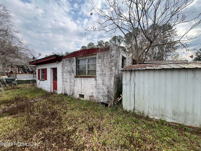 111 WALT Lane, Satsuma, FL 32189