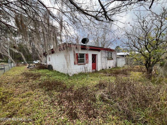 111 WALT Lane, Satsuma, FL 32189