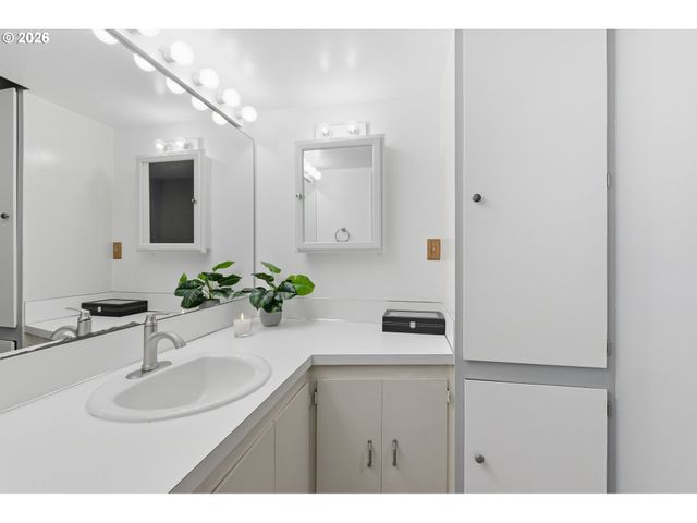 12255 Sw TIPPITT Pl, Portland, OR 97223