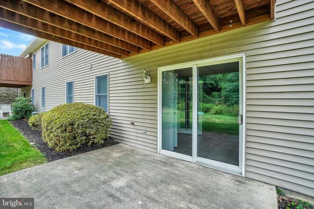 2426 WINTERBERRY LN, York, PA 17406