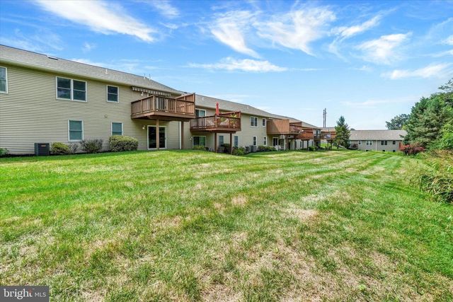 2426 WINTERBERRY LN, York, PA 17406