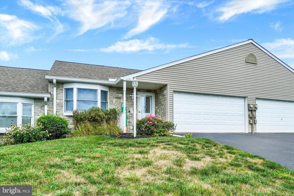 2426 WINTERBERRY LN, York, PA 17406