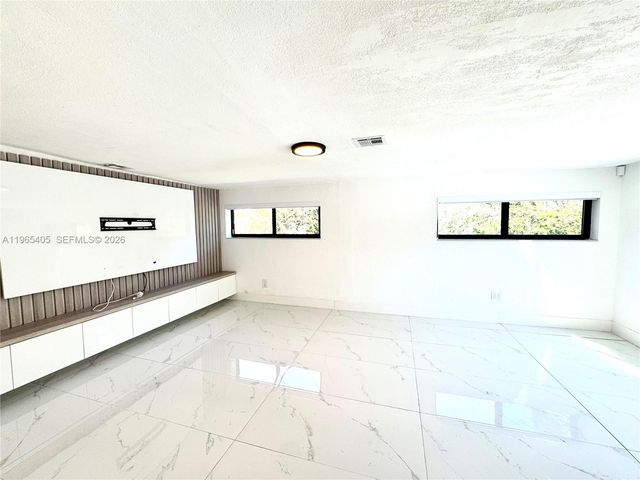 13550 NW 5th Ave, North Miami, FL 33168