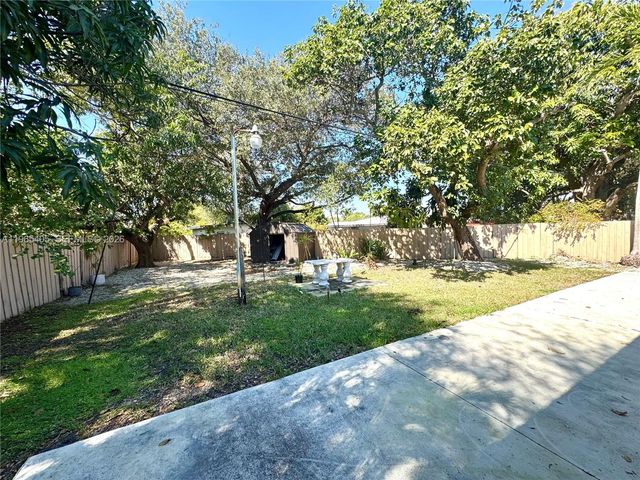 13550 NW 5th Ave, North Miami, FL 33168