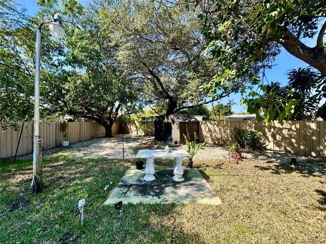 13550 NW 5th Ave, North Miami, FL 33168