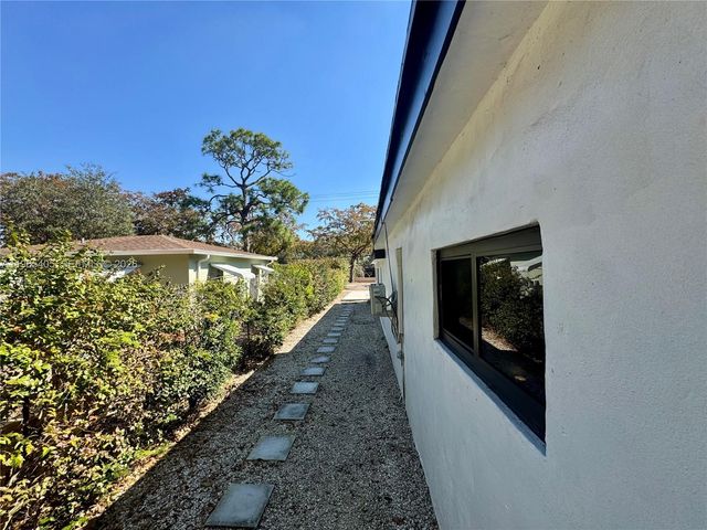 13550 NW 5th Ave, North Miami, FL 33168