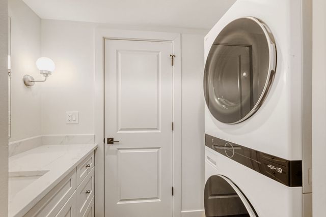 785 Pershing Avenue 1-B, Glen Ellyn, IL 60137