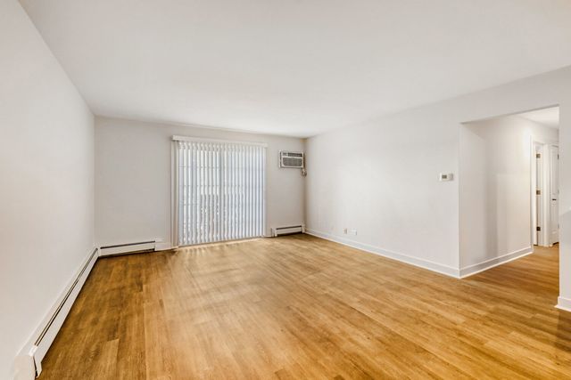 785 Pershing Avenue 1-B, Glen Ellyn, IL 60137