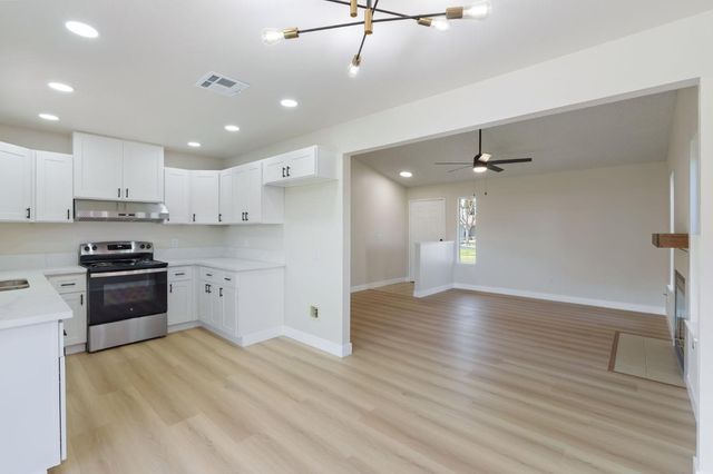 4074 E Robinson Avenue, Fresno, CA 93726