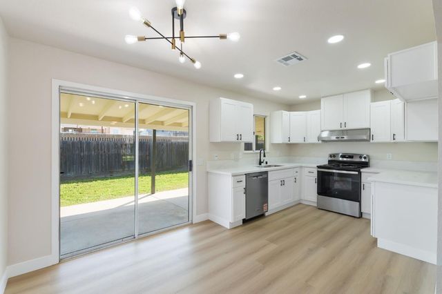 4074 E Robinson Avenue, Fresno, CA 93726