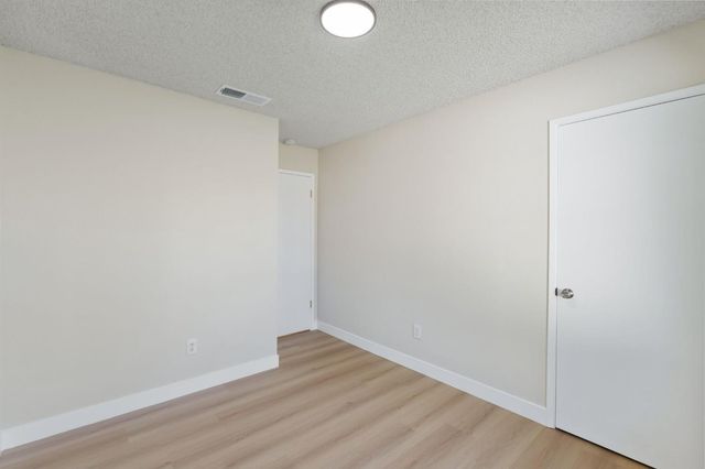 4074 E Robinson Avenue, Fresno, CA 93726