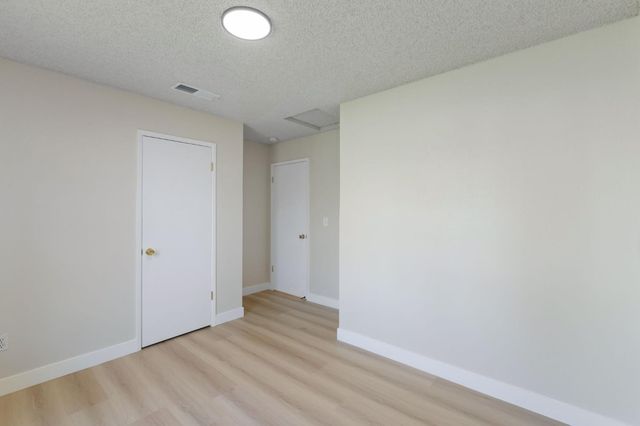 4074 E Robinson Avenue, Fresno, CA 93726