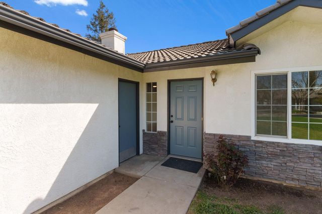 4074 E Robinson Avenue, Fresno, CA 93726