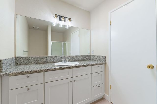 4074 E Robinson Avenue, Fresno, CA 93726