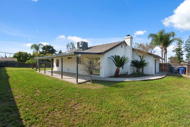 4074 E Robinson Avenue, Fresno, CA 93726