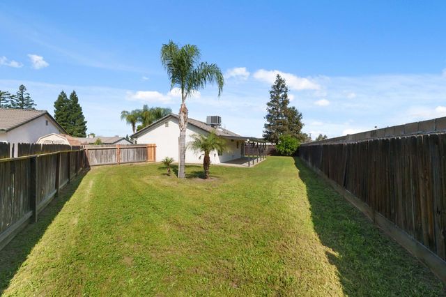 4074 E Robinson Avenue, Fresno, CA 93726