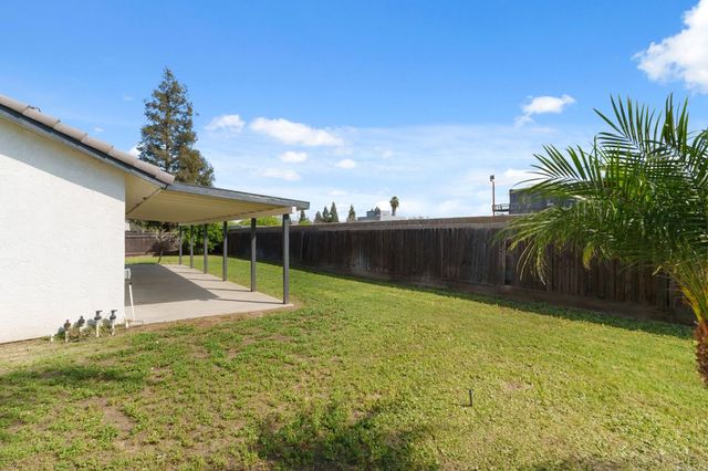 4074 E Robinson Avenue, Fresno, CA 93726