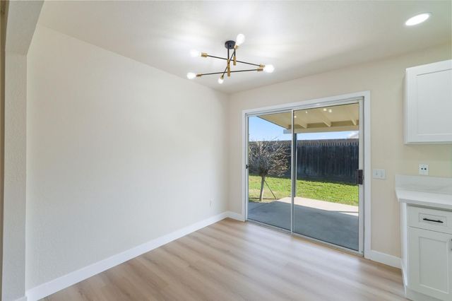 4074 E Robinson Avenue, Fresno, CA 93726