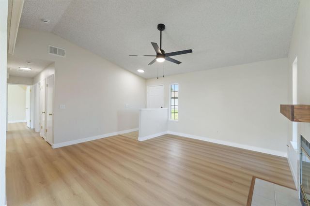 4074 E Robinson Avenue, Fresno, CA 93726