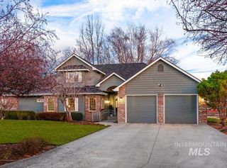 6303 N Fair Oaks Pl, Garden City, ID 83703