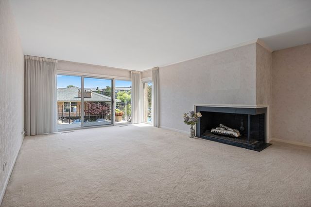 2 Oakbrook Club Drive B207, Oak Brook, IL 60523