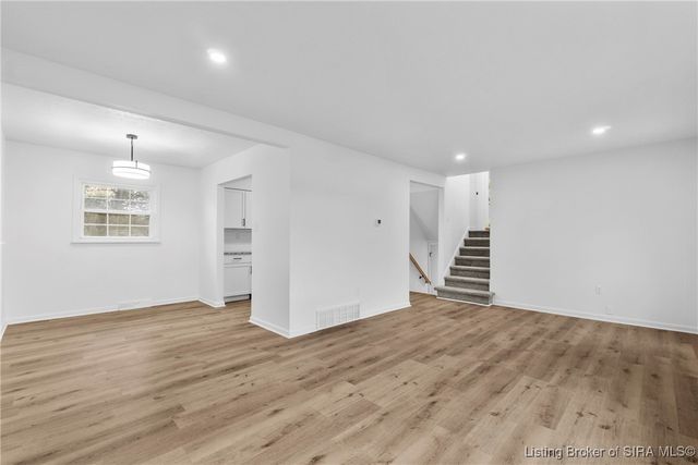 3136 Middle Road, Jeffersonville, IN 47130