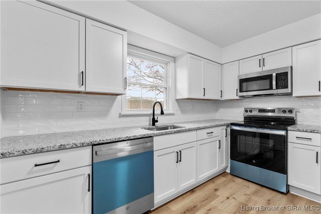 3136 Middle Road, Jeffersonville, IN 47130