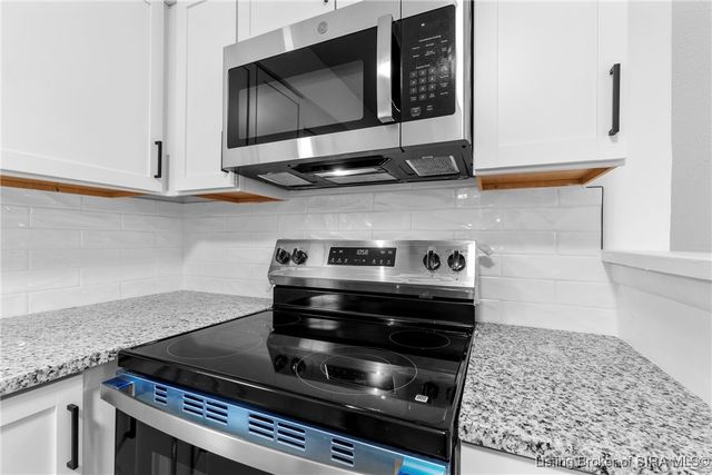 3136 Middle Road, Jeffersonville, IN 47130