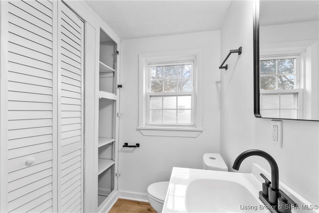 3136 Middle Road, Jeffersonville, IN 47130