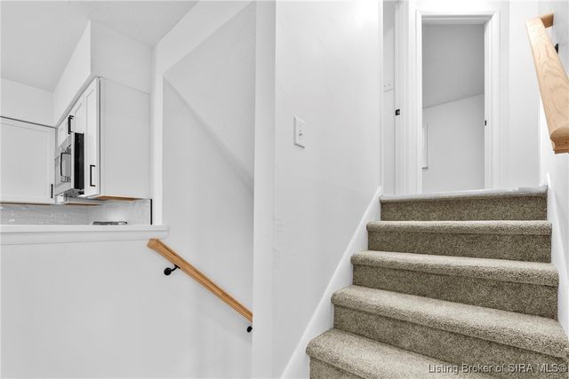 3136 Middle Road, Jeffersonville, IN 47130