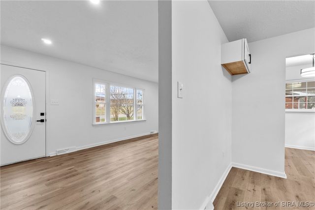 3136 Middle Road, Jeffersonville, IN 47130