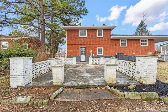 3136 Middle Road, Jeffersonville, IN 47130