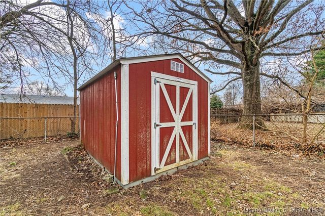 3136 Middle Road, Jeffersonville, IN 47130