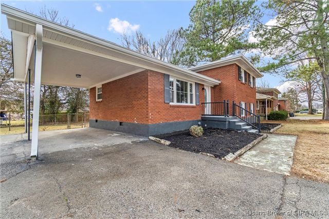 3136 Middle Road, Jeffersonville, IN 47130