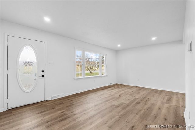 3136 Middle Road, Jeffersonville, IN 47130