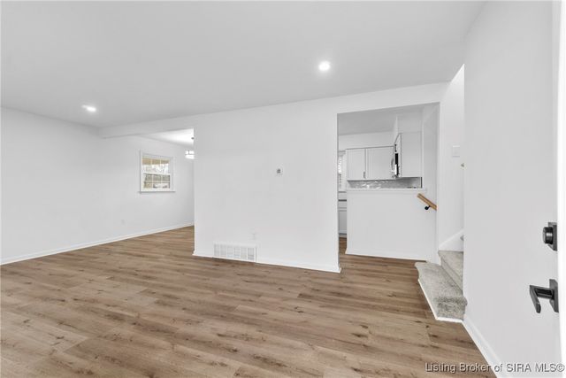 3136 Middle Road, Jeffersonville, IN 47130