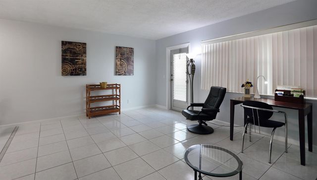 331 Windsor O, West Palm Beach, FL 33417