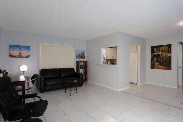 331 Windsor O, West Palm Beach, FL 33417