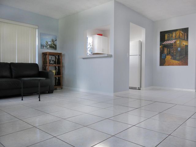 331 Windsor O, West Palm Beach, FL 33417