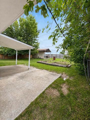 420 Price Drive, Lewisville, TX 75067