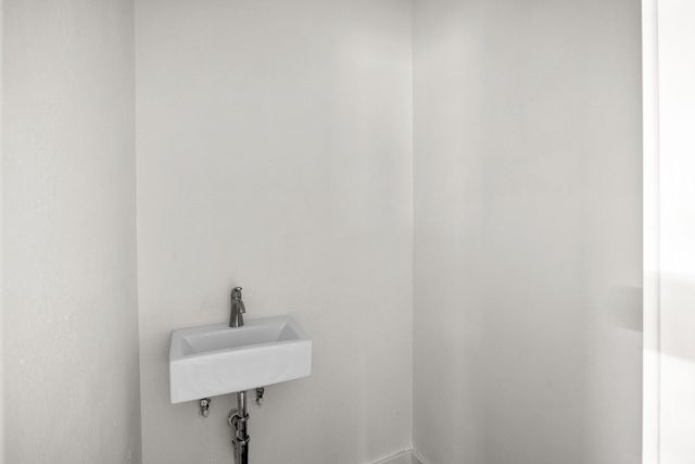 213 Verde Hills, Center Point, TX 78010