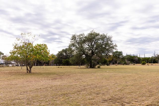 213 Verde Hills, Center Point, TX 78010