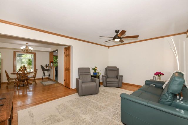 875 Plateau LANE, Waukesha, WI 53186