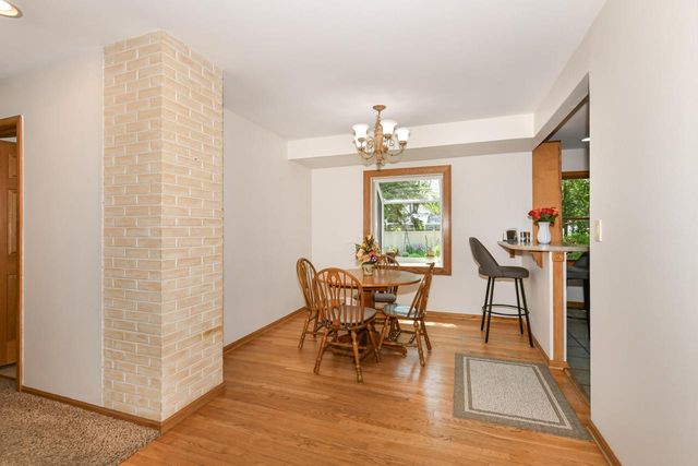 875 Plateau LANE, Waukesha, WI 53186