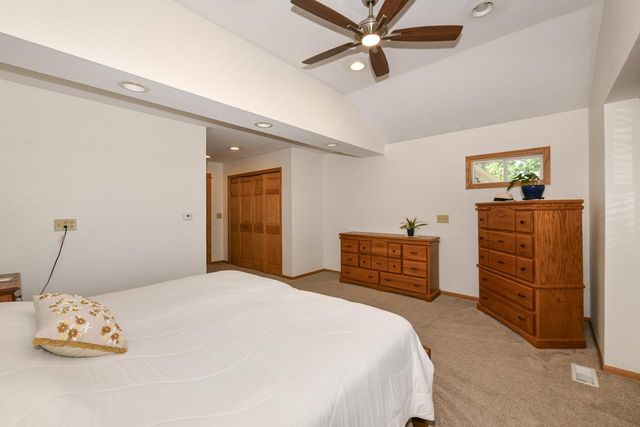 875 Plateau LANE, Waukesha, WI 53186
