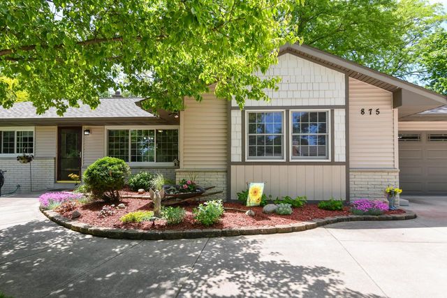 875 Plateau LANE, Waukesha, WI 53186