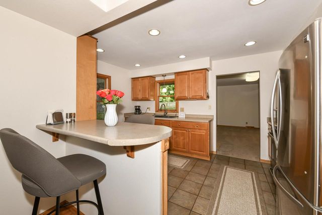 875 Plateau LANE, Waukesha, WI 53186