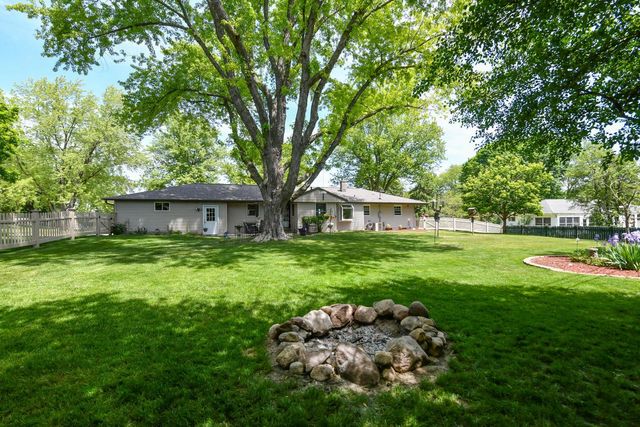 875 Plateau LANE, Waukesha, WI 53186